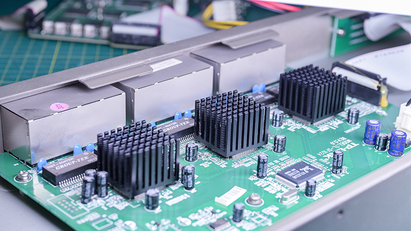 Characteristics of one-component thermally conductive adhesive